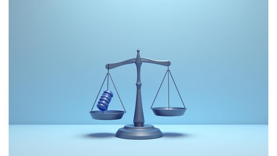 Illustration of a gavel and legal scales with a handshake overlay, symbolizing fair dispute resolution and contract finalization for advertising services in Ireland.